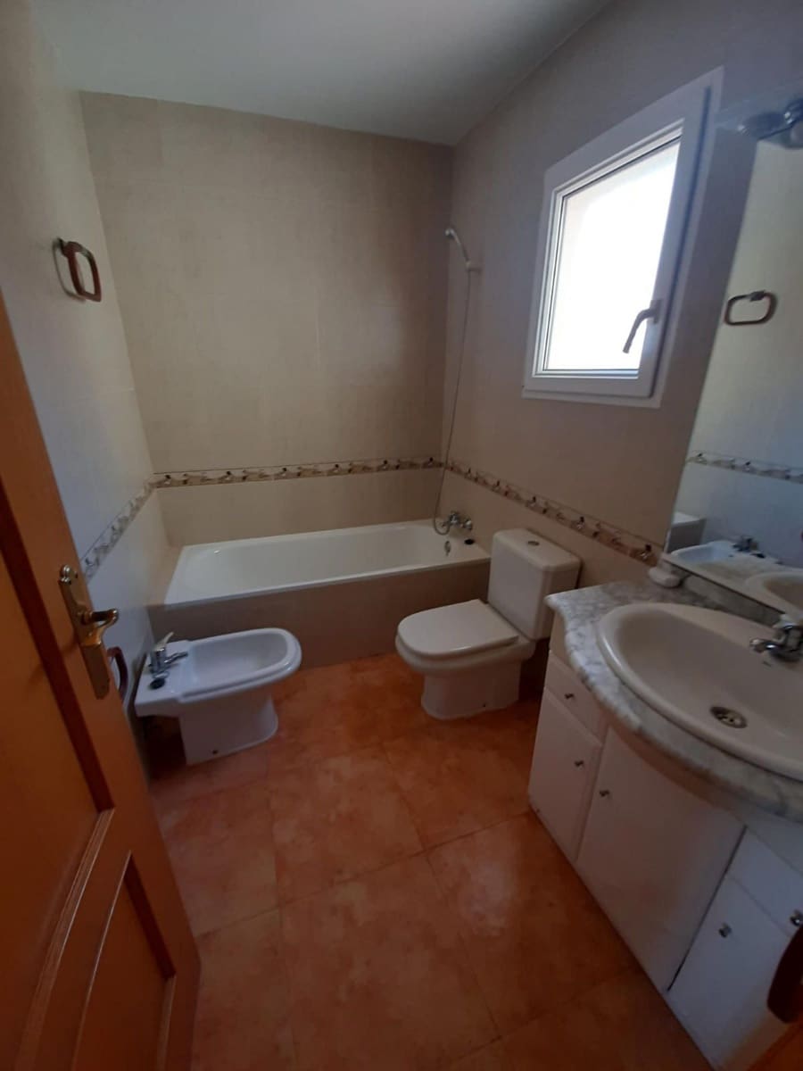 Piso de 4 habitaciones en Torrevieja en venta con piscina garaje - 349.000 € (Ref: 9237682)
