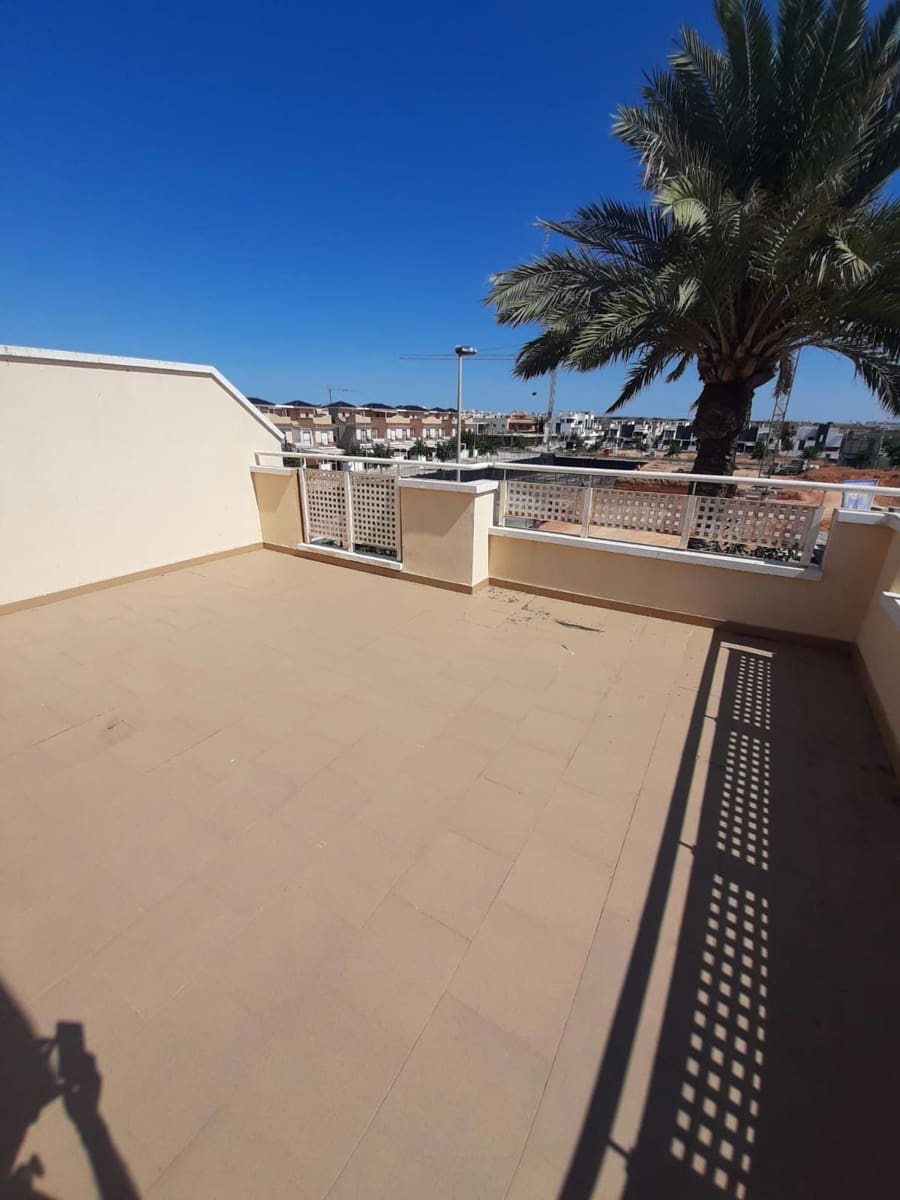 Piso de 4 habitaciones en Torrevieja en venta con piscina garaje - 349.000 € (Ref: 9237682)