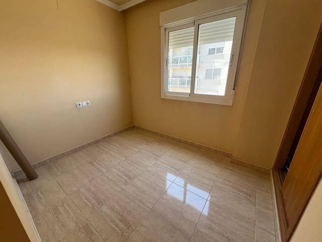 2 soverom Penthouse til salgs i Puerto Deportivo, Guardamar del Segura med garasje - € 225 000 (Ref: 9237683)