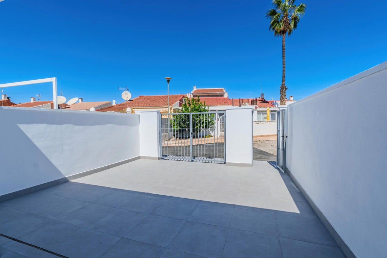 2 sovrum Hus till salu i Torrevieja med garage - 145 000 € (Ref: 9238756)
