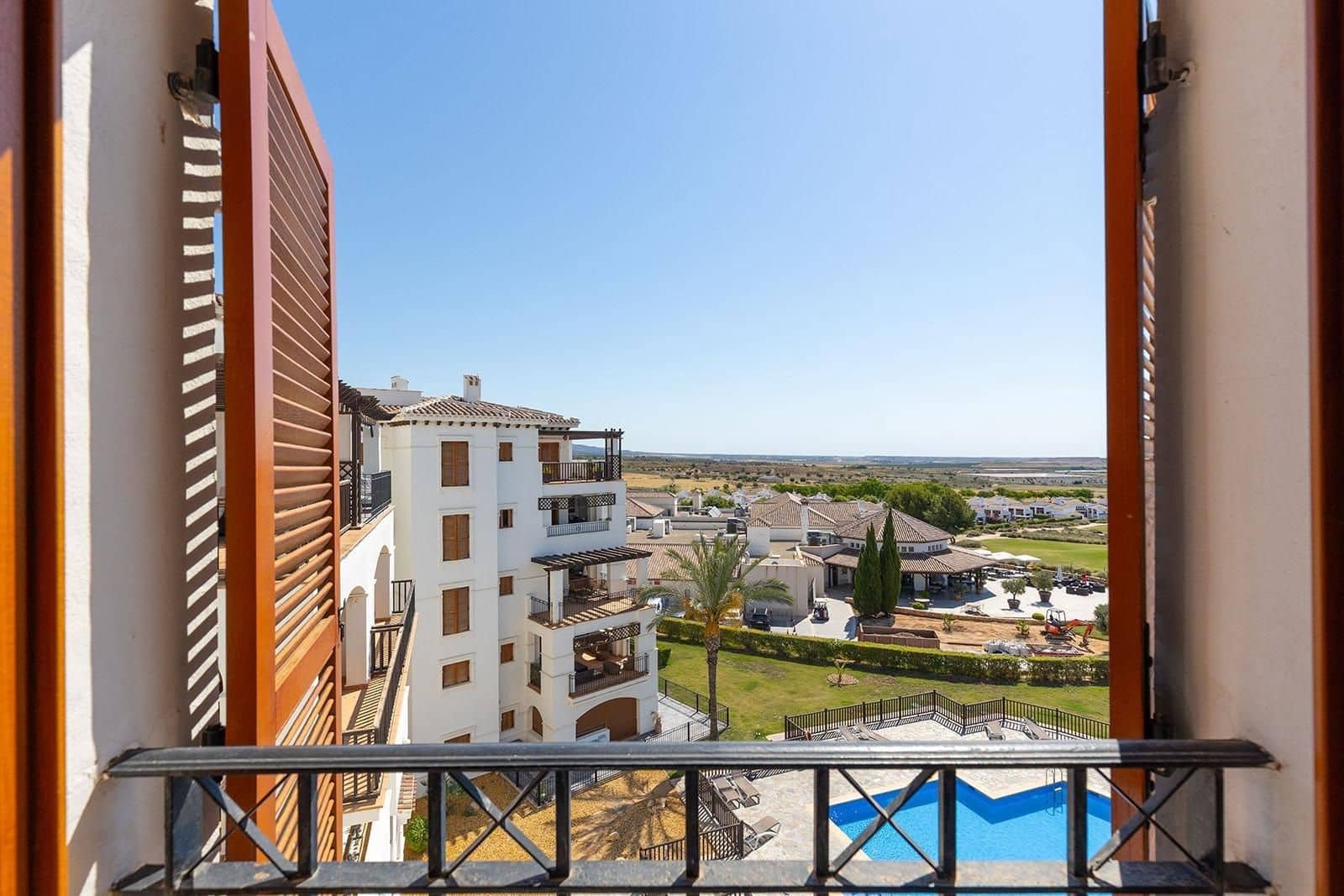 2 makuuhuone Kattohuoneisto myytävänä paikassa El Valle Golf Resort mukana uima-altaan 
autotalli - 243 300 € (Ref: 9238763)