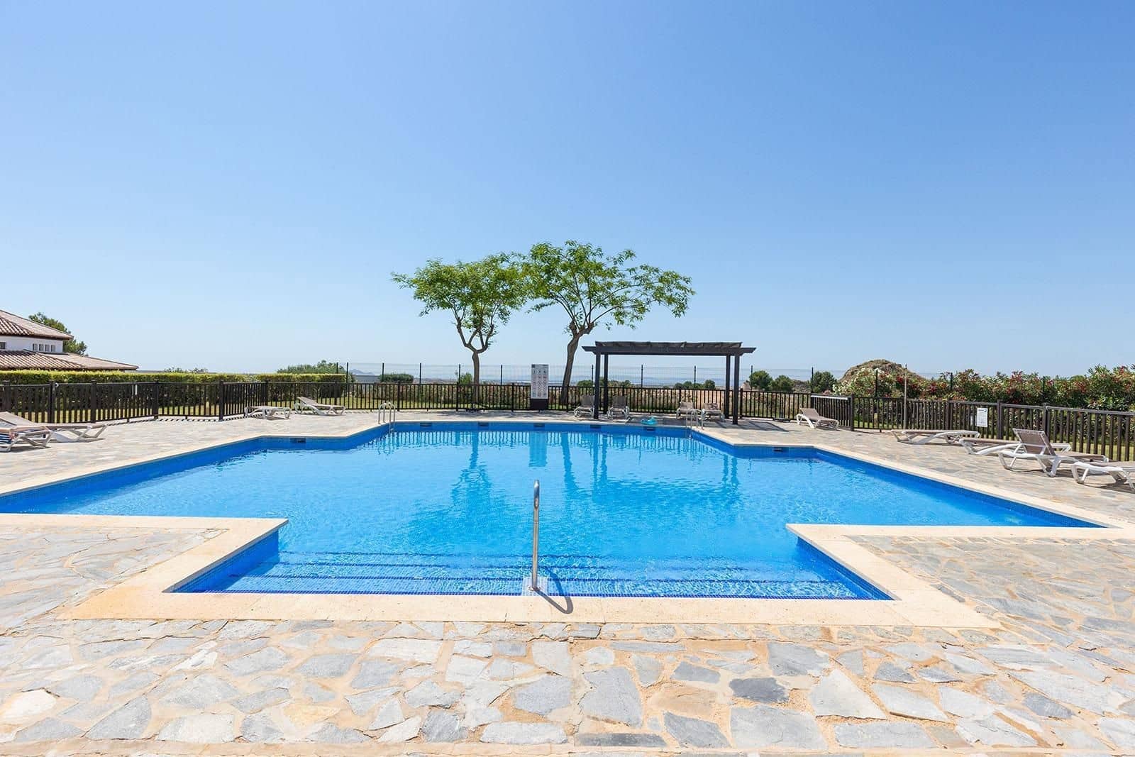 2 makuuhuone Kattohuoneisto myytävänä paikassa El Valle Golf Resort mukana uima-altaan 
autotalli - 243 300 € (Ref: 9238763)