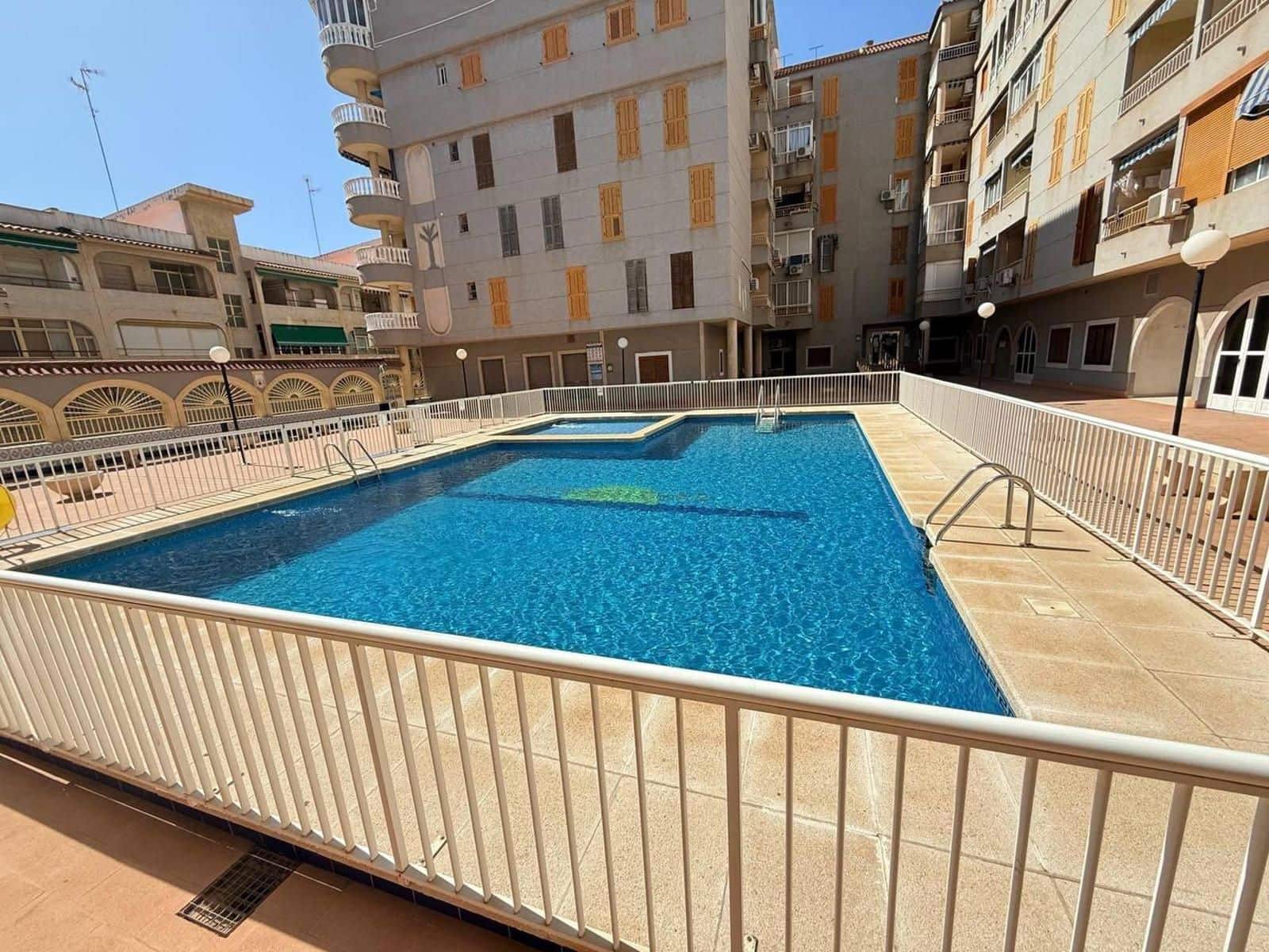2 sovrum Lägenhet till salu i Torrevieja med pool - 169 900 € (Ref: 9238892)