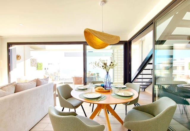 2 makuuhuone Kattohuoneisto myytävänä paikassa Centro, Los Alcázares mukana uima-altaan 
autotalli - 354 000 € (Ref: 9239403)