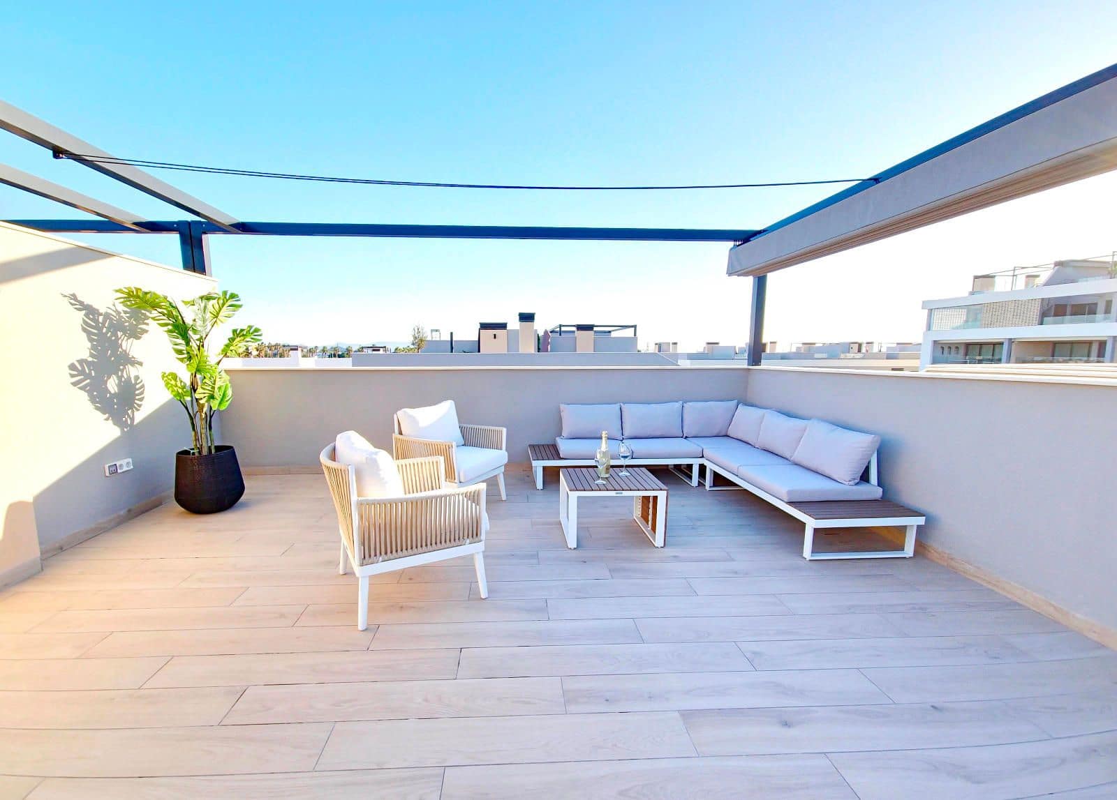 2 makuuhuone Kattohuoneisto myytävänä paikassa Los Alcazares mukana uima-altaan 
autotalli - 354 000 € (Ref: 9239403)