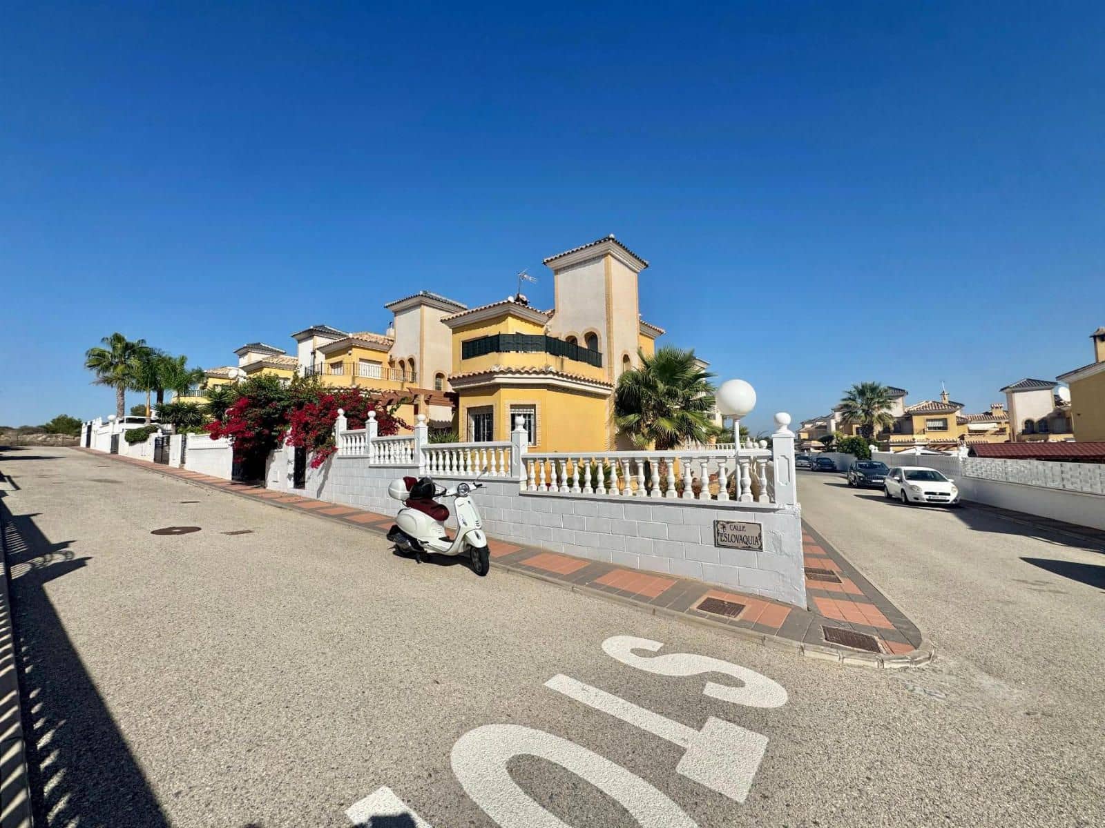 3 soverom Villa til salgs i Lo Crispin med svømmebasseng garasje - € 259 900 (Ref: 9241968)