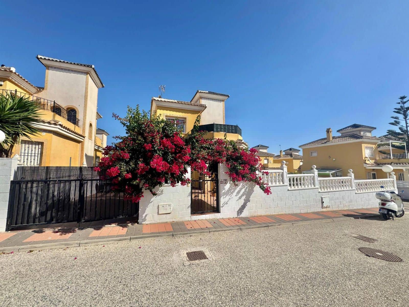 3 soverom Villa til salgs i Lo Crispin med svømmebasseng garasje - € 259 900 (Ref: 9241968)