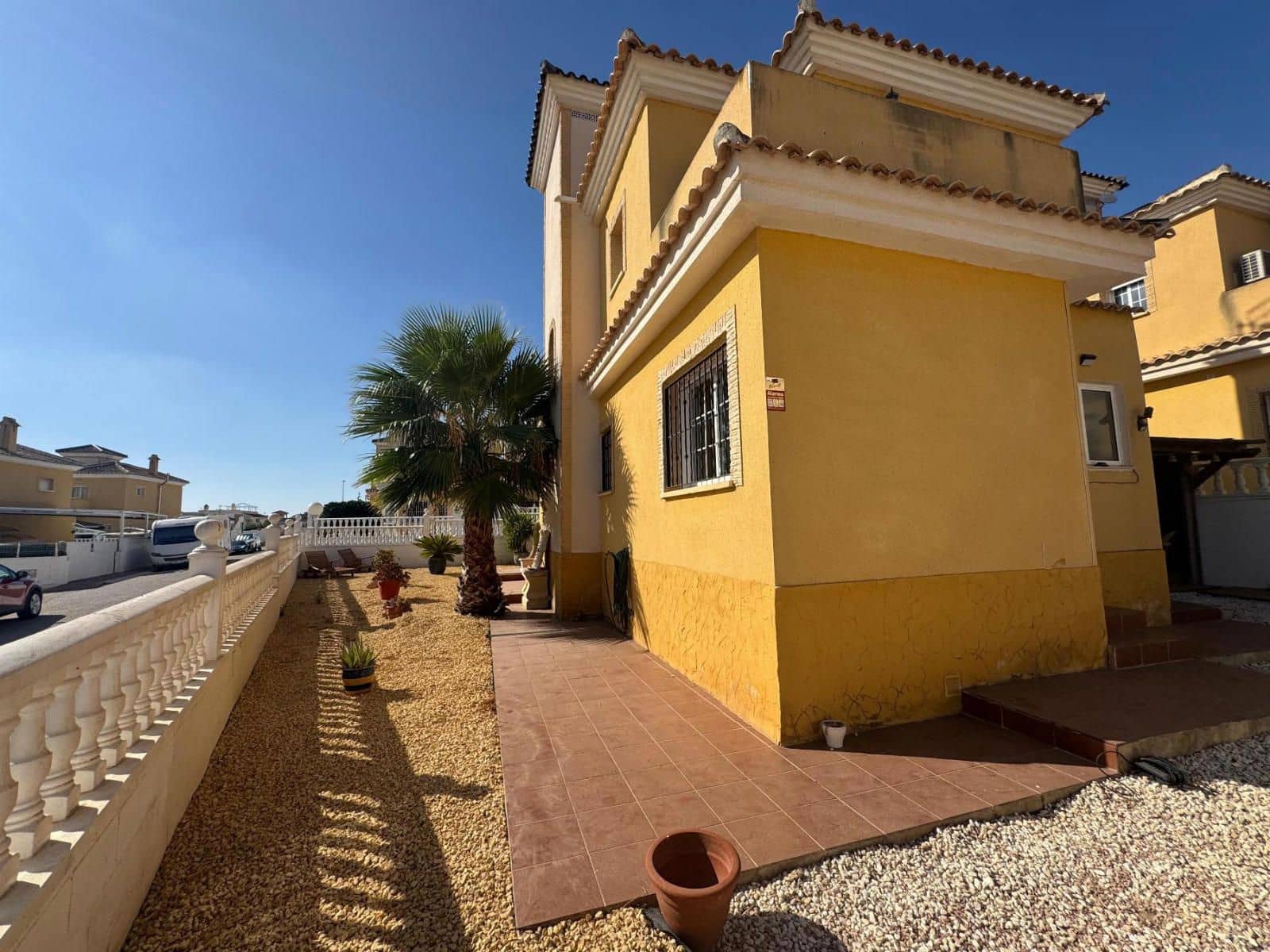 3 soverom Villa til salgs i Lo Crispin med svømmebasseng garasje - € 259 900 (Ref: 9241968)