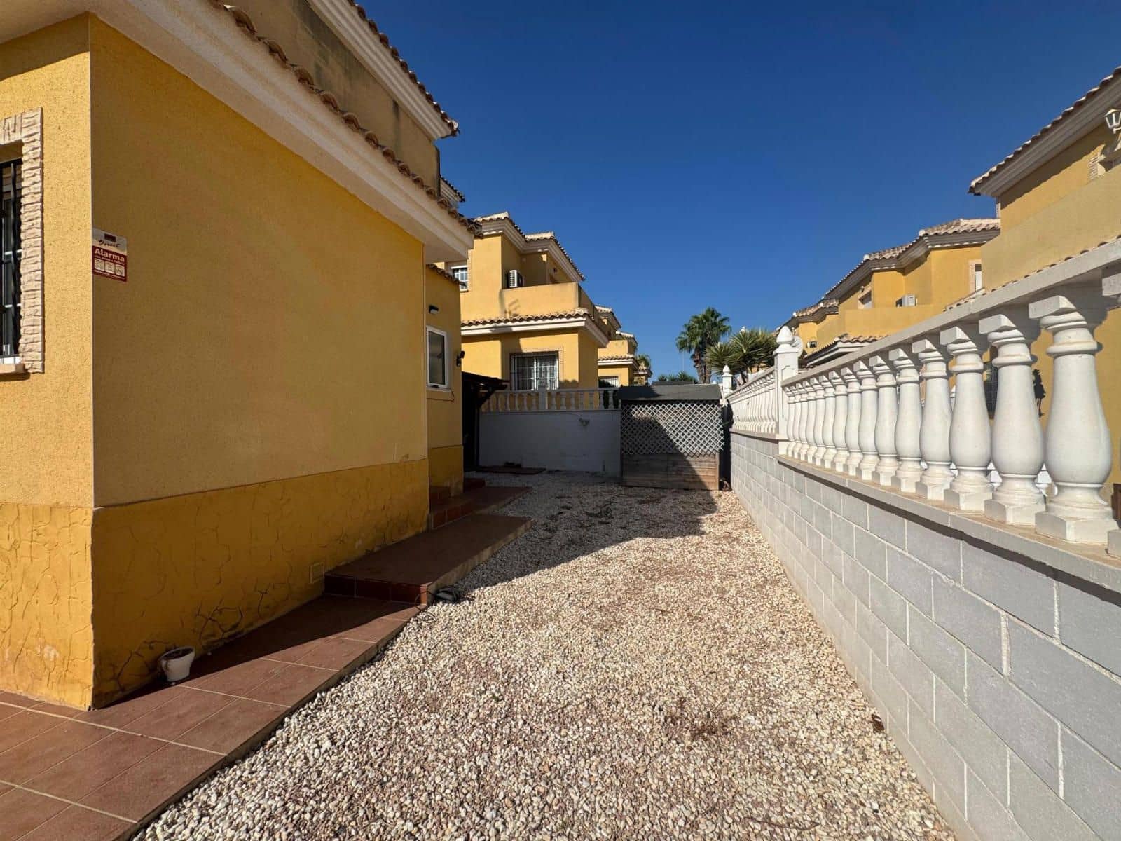 3 soverom Villa til salgs i Lo Crispin med svømmebasseng garasje - € 259 900 (Ref: 9241968)