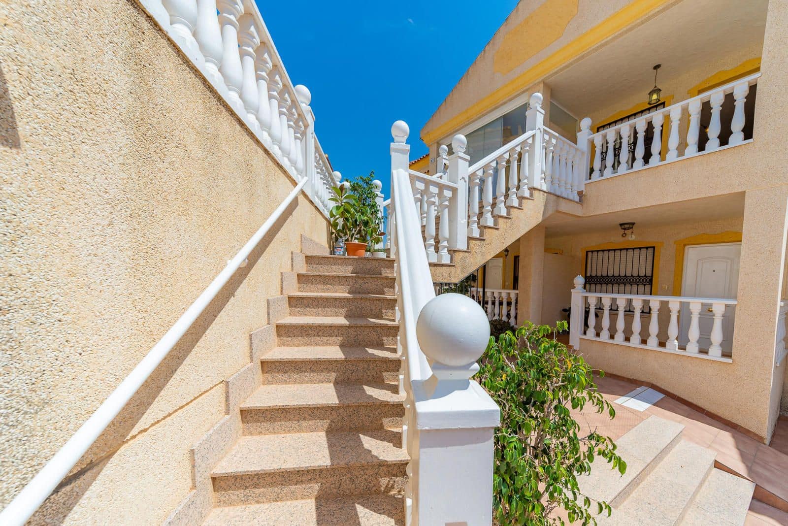 2 soverom Leilighet til salgs i Guardamar del Segura med svømmebasseng garasje - € 175 000 (Ref: 9245273)