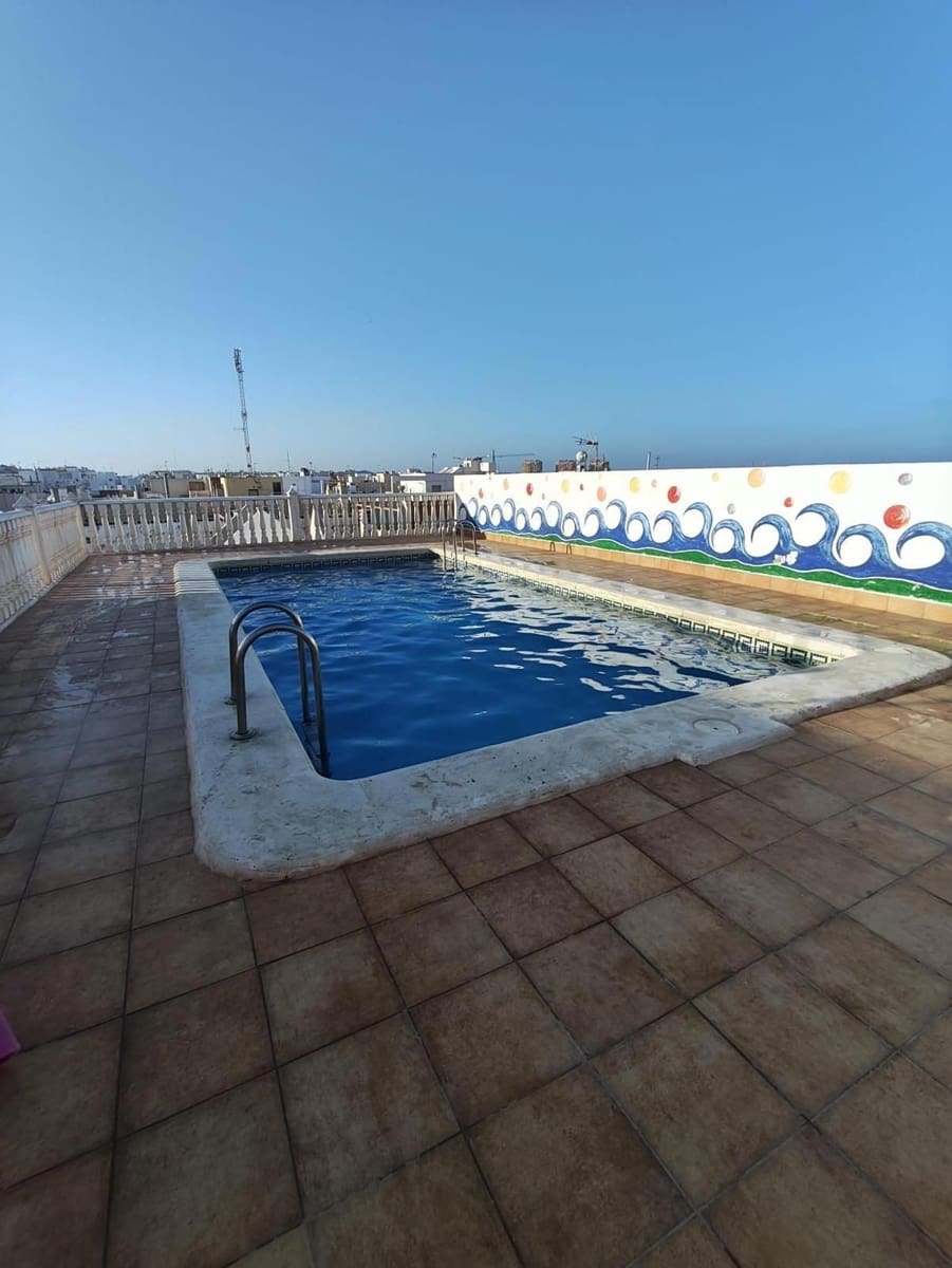 3 makuuhuone Asunto myytävänä paikassa Torrevieja mukana uima-altaan - 295 000 € (Ref: 9251427)