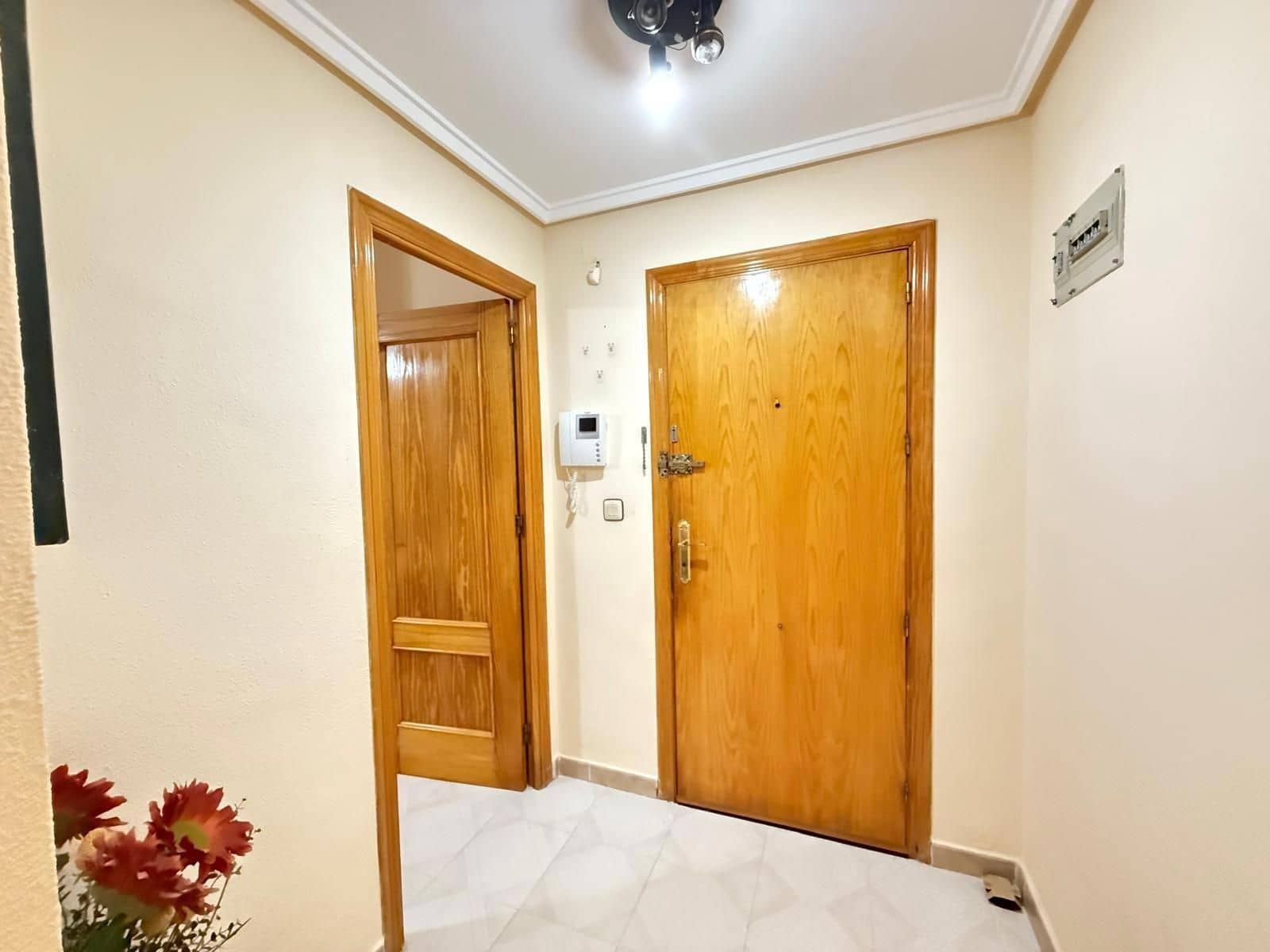 3 makuuhuone Asunto myytävänä paikassa Torrevieja mukana uima-altaan - 295 000 € (Ref: 9251427)