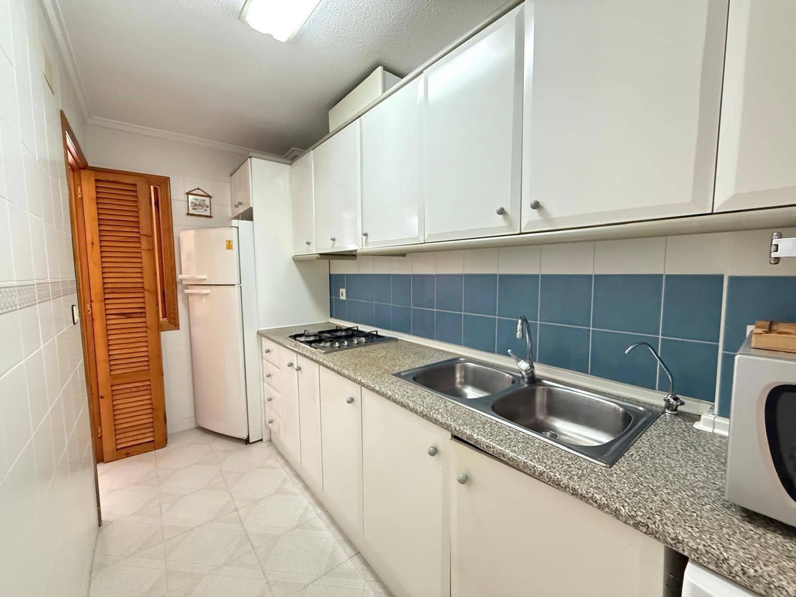 3 makuuhuone Asunto myytävänä paikassa Torrevieja mukana uima-altaan - 295 000 € (Ref: 9251427)