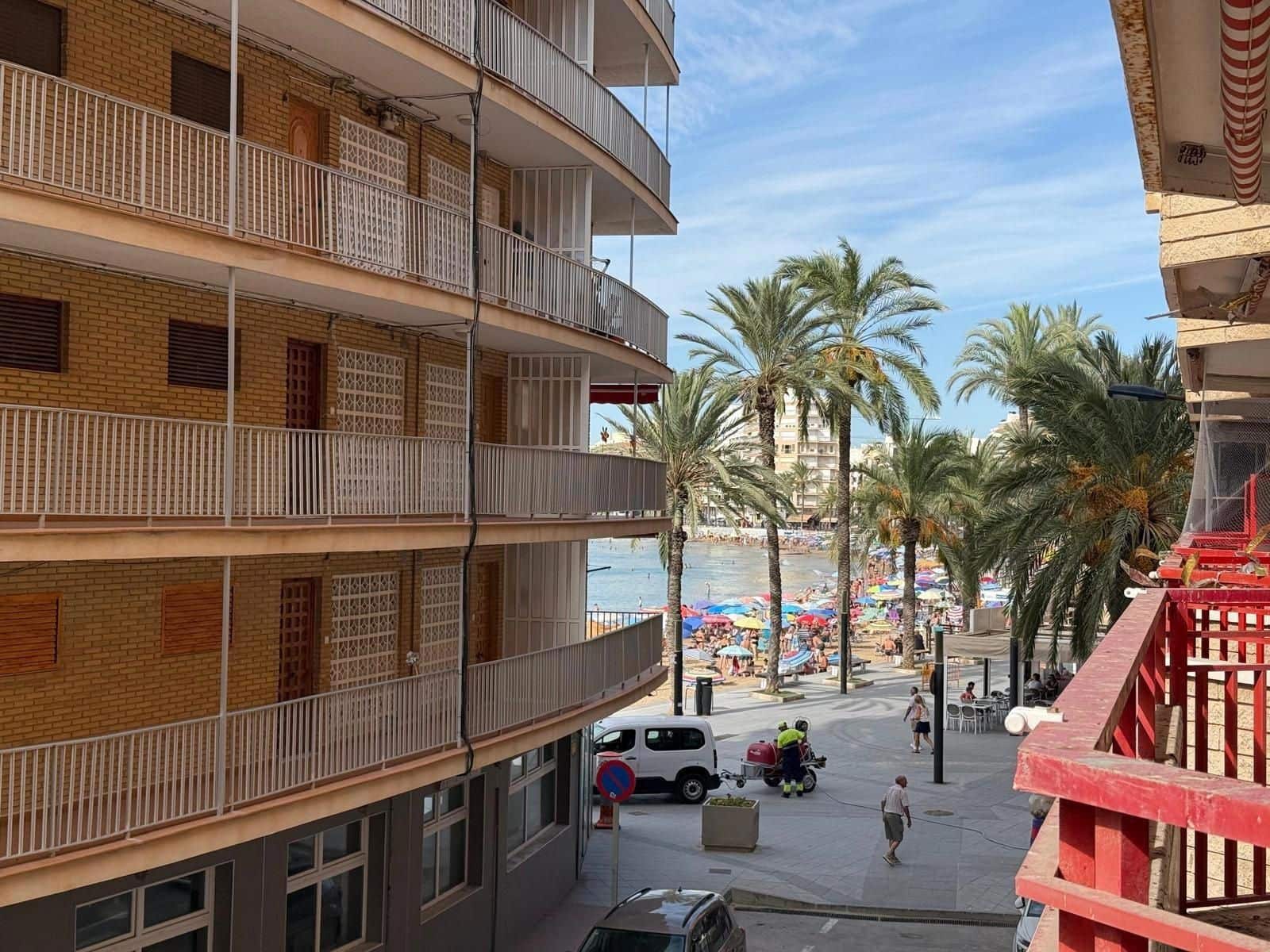 3 makuuhuone Asunto myytävänä paikassa Torrevieja mukana uima-altaan - 295 000 € (Ref: 9251427)