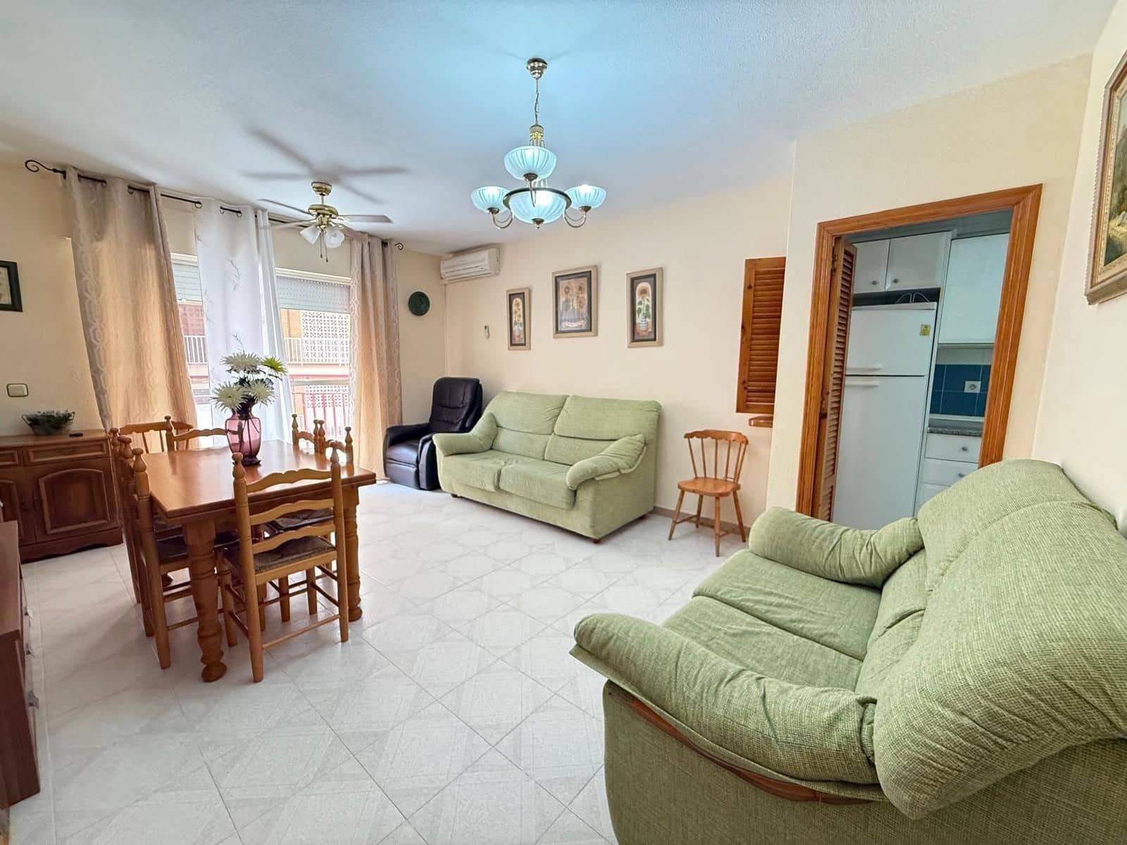 3 makuuhuone Asunto myytävänä paikassa Torrevieja mukana uima-altaan - 295 000 € (Ref: 9251427)