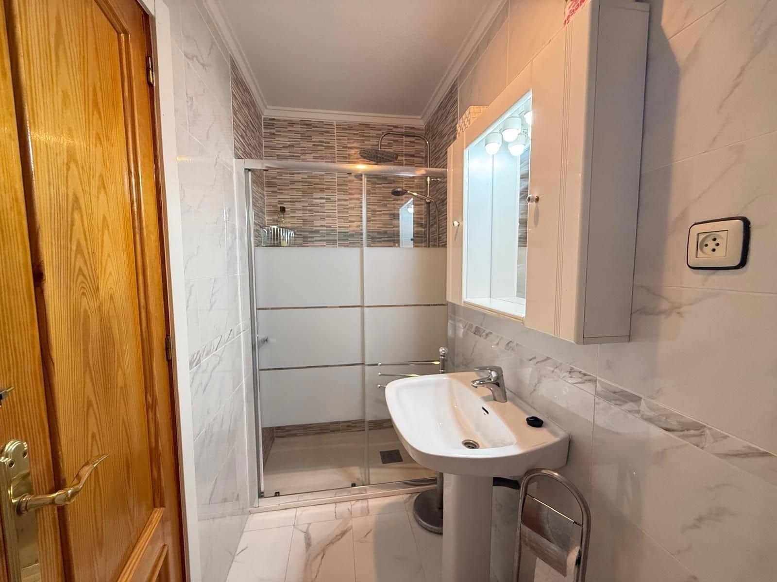 3 makuuhuone Asunto myytävänä paikassa Torrevieja mukana uima-altaan - 295 000 € (Ref: 9251427)