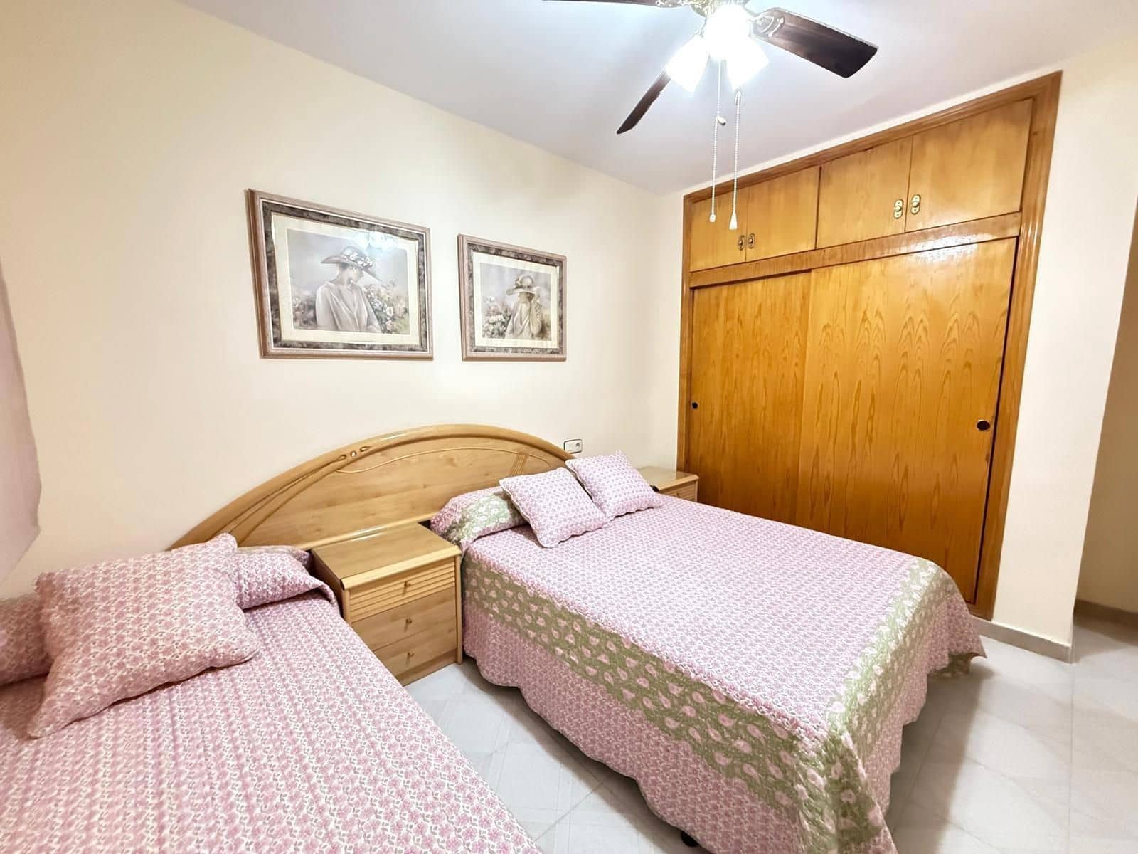 3 makuuhuone Asunto myytävänä paikassa Torrevieja mukana uima-altaan - 295 000 € (Ref: 9251427)