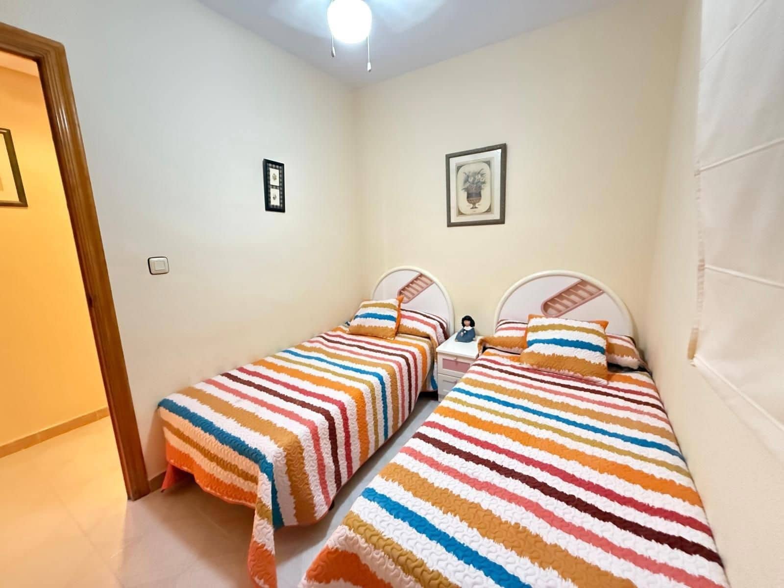 3 makuuhuone Asunto myytävänä paikassa Torrevieja mukana uima-altaan - 295 000 € (Ref: 9251427)