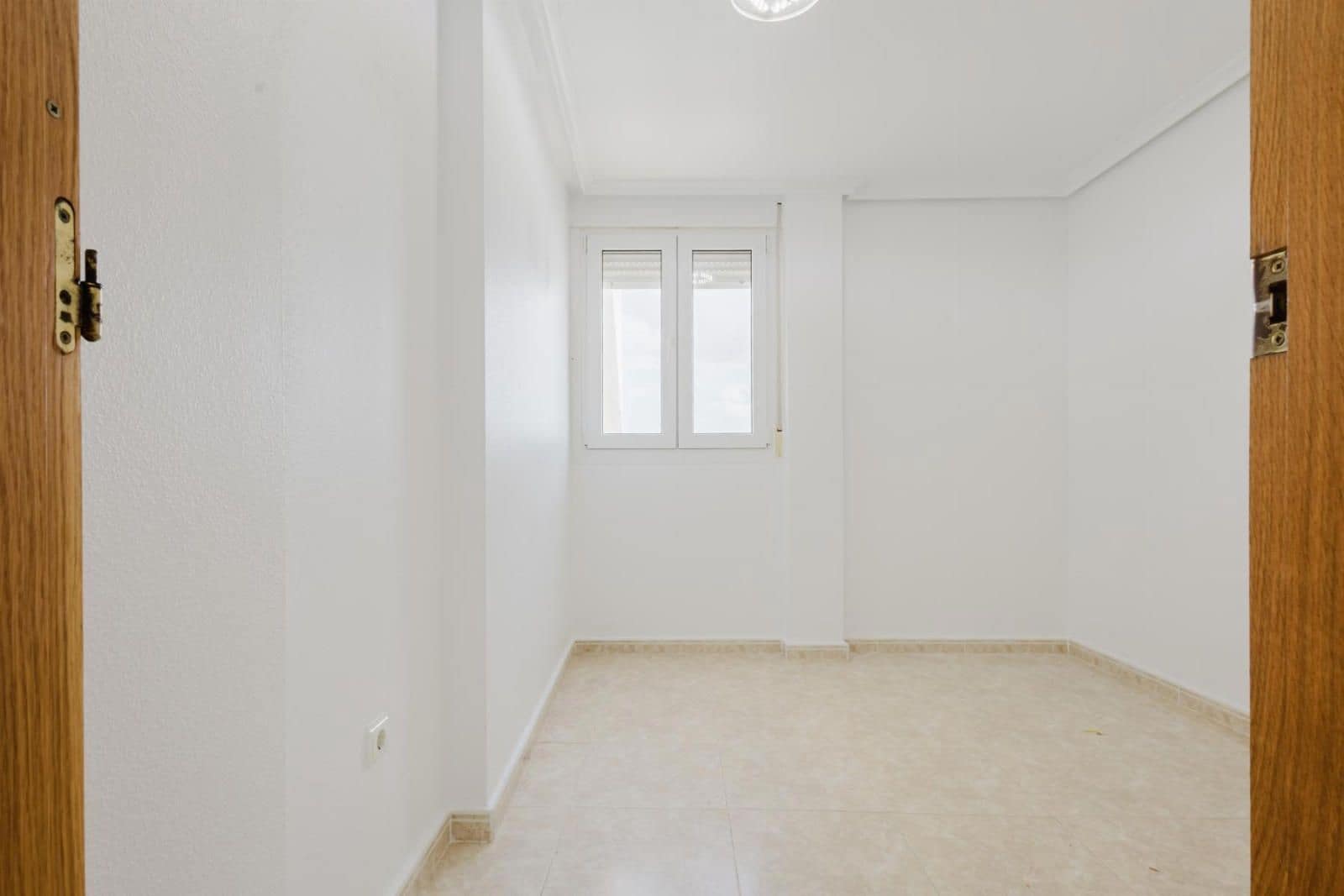 2 chambre Appartement à vendre à Torrevieja avec piscine garage - 136 990 € (Ref: 9251631)