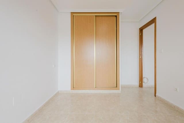 2 slaapkamer Flat te koop in Nueva Torrevieja, Torrevieja met zwembad garage - € 136.990 (Ref: 9251631)