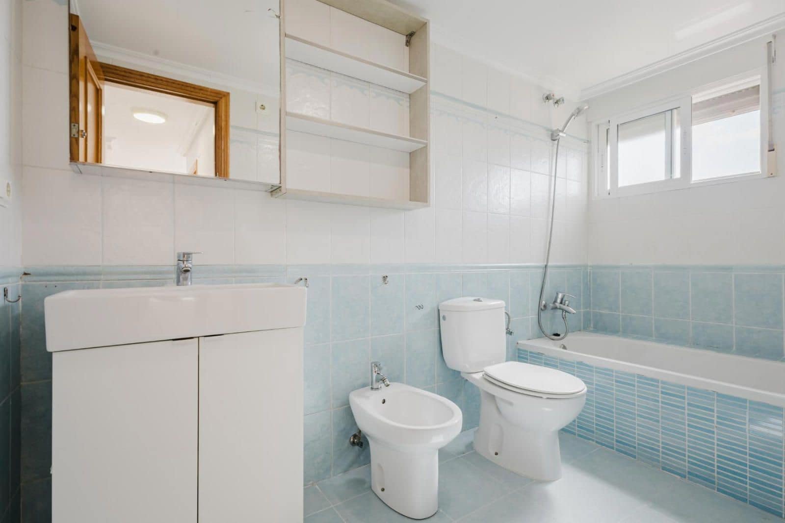 2 chambre Appartement à vendre à Torrevieja avec piscine garage - 136 990 € (Ref: 9251631)