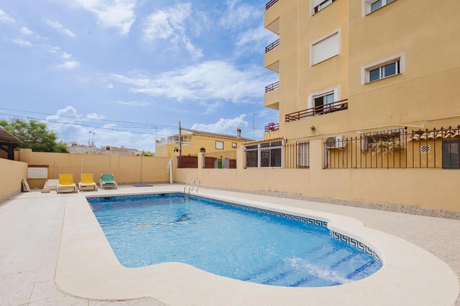 2 chambre Appartement à vendre à Torrevieja avec piscine garage - 136 990 € (Ref: 9251631)