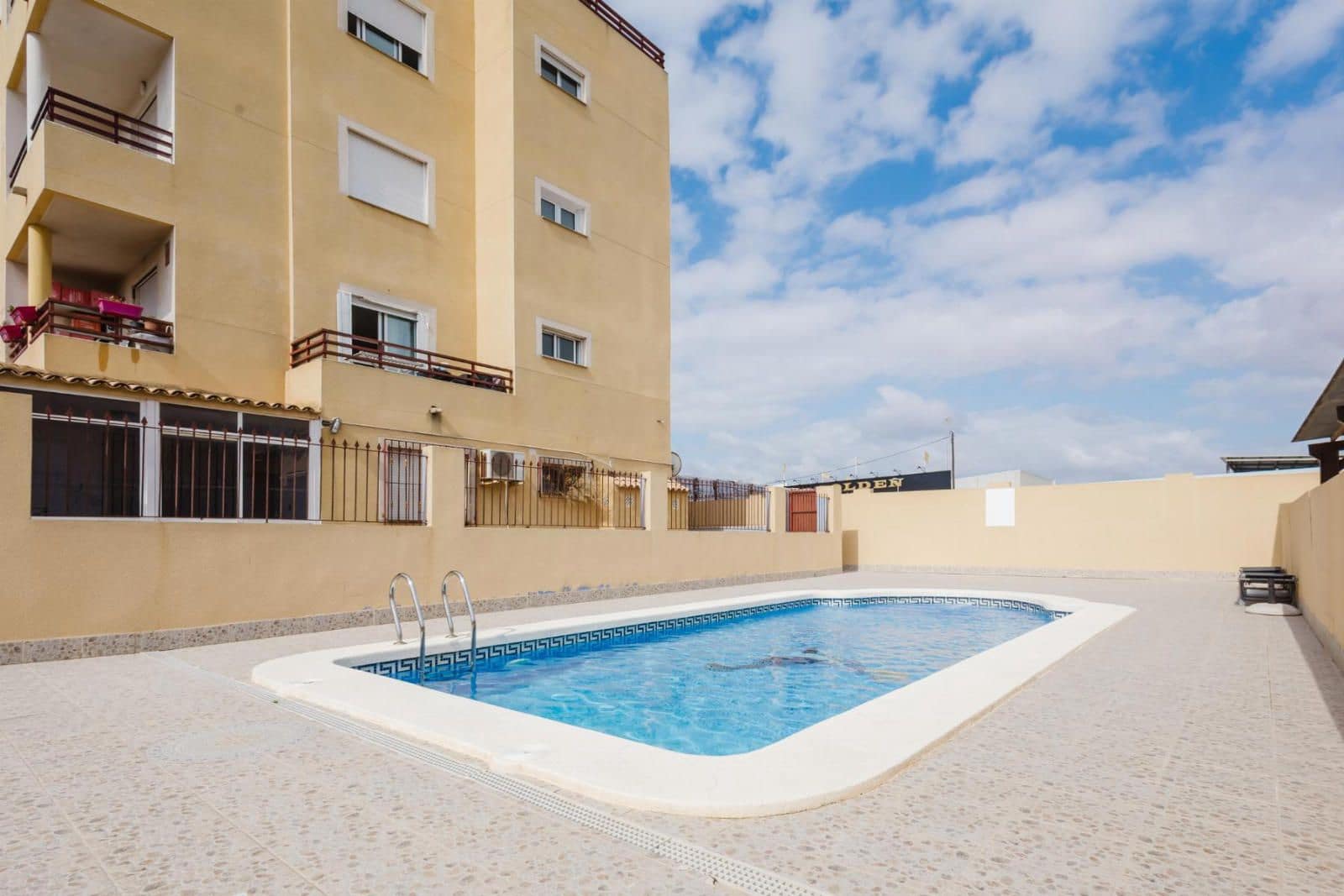2 chambre Appartement à vendre à Torrevieja avec piscine garage - 136 990 € (Ref: 9251631)