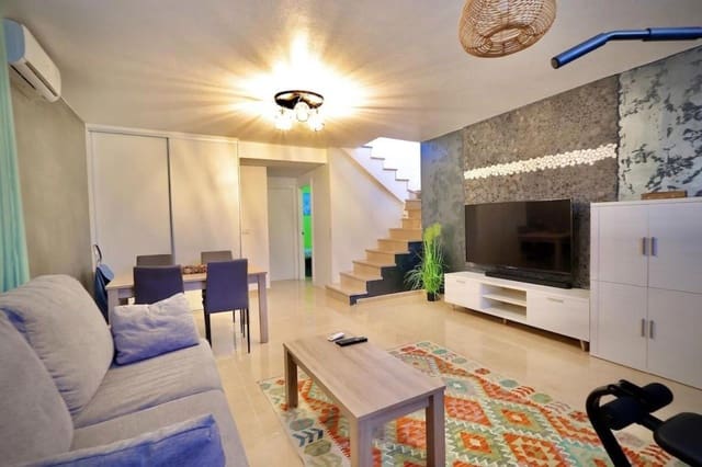 Chalet de 4 habitaciones en San Miguel de Salinas en venta con piscina - 335.000 € (Ref: 9254061)