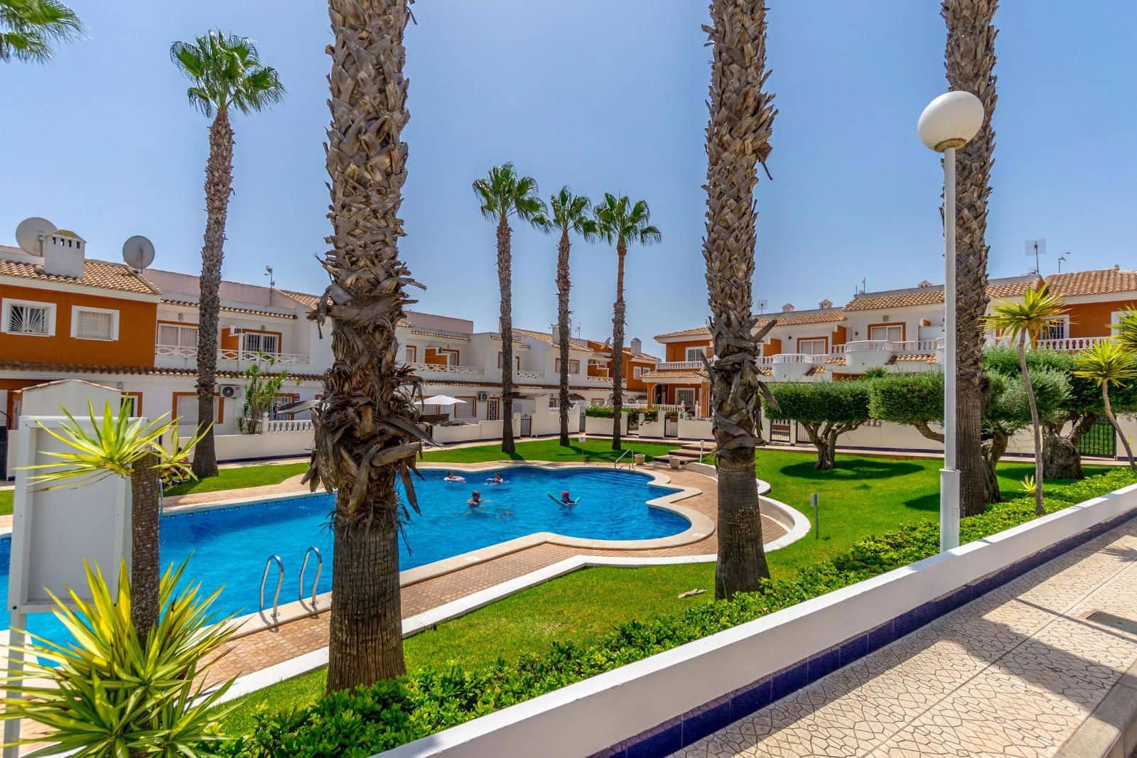 3 Zimmer Villa zu verkaufen in Ciudad Quesada mit Pool Garage - 283.000 € (Ref: 9255955)