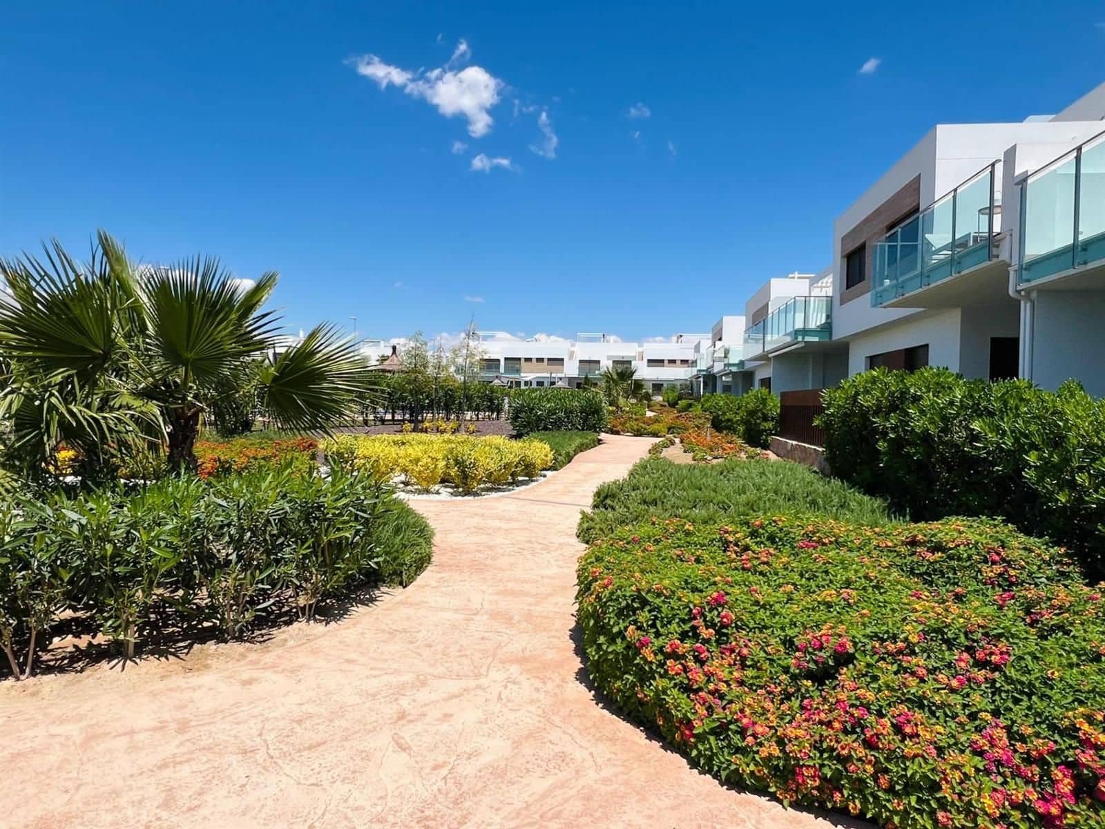 Chalet de 2 habitaciones en Orihuela en venta con piscina garaje - 249.900 € (Ref: 9255956)