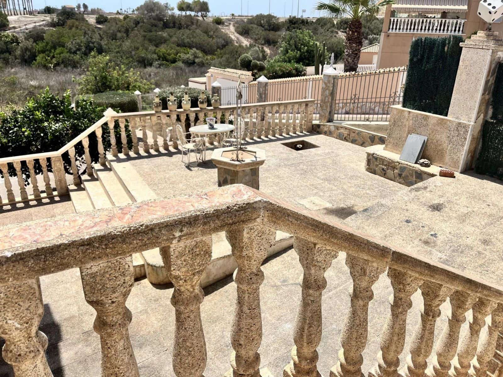 3 Zimmer Villa zu verkaufen in La Zenia mit Pool Garage - 460.000 € (Ref: 9256325)