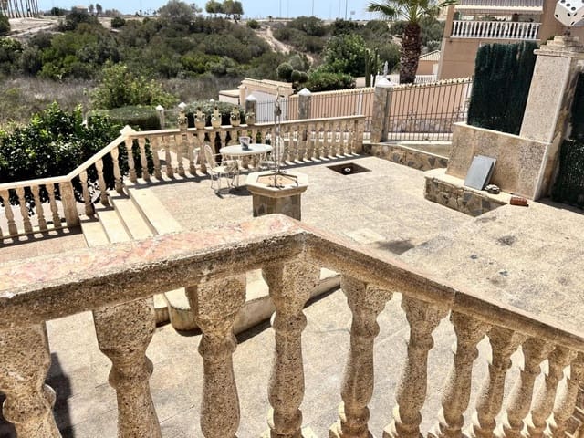 3 Zimmer Villa zu verkaufen in La Zenia, Orihuela mit Pool Garage - 460.000 € (Ref: 9256325)