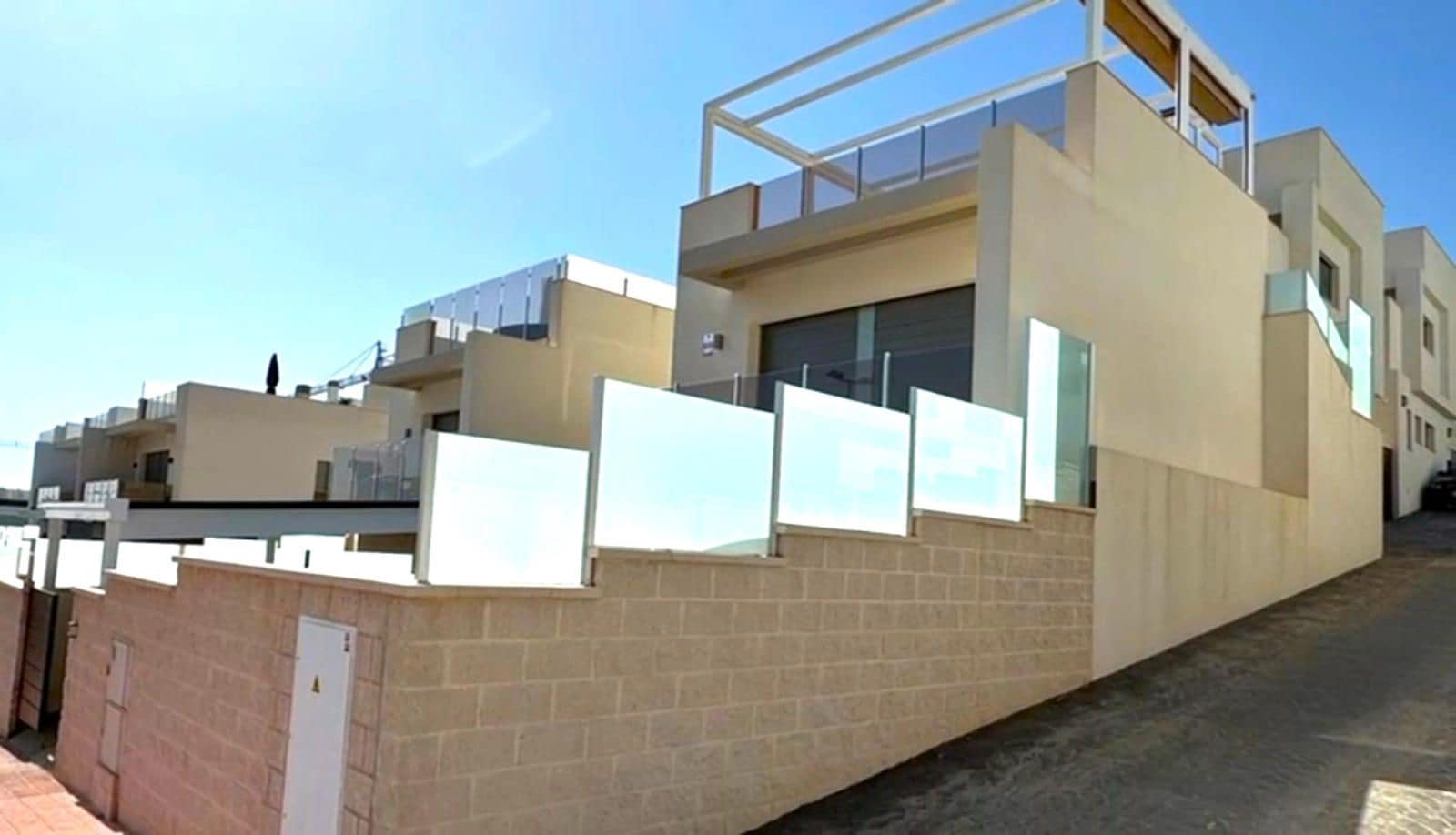 3 sypialnia Willa na sprzedaż w Villamartin z basenem - 450 000 € (Ref: 9263533)