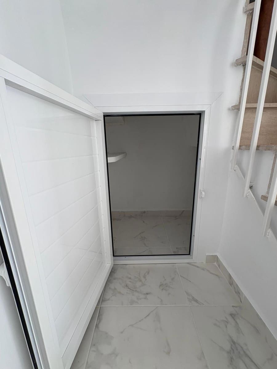 3 sypialnia Dom na sprzedaż w Torrevieja z basenem - 229 000 € (Ref: 9263786)