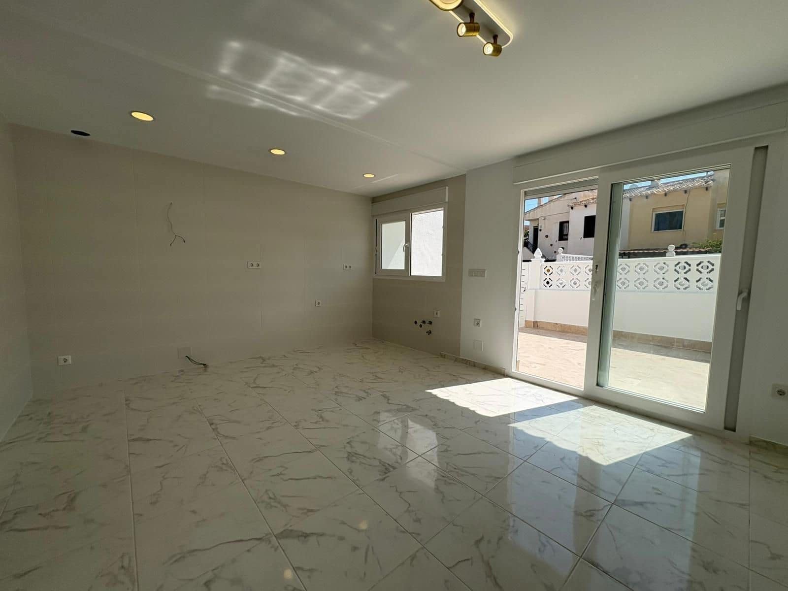 3 sypialnia Dom na sprzedaż w Torrevieja z basenem - 229 000 € (Ref: 9263786)