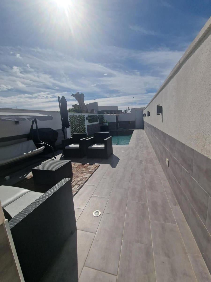 2 soverom Villa til salgs i Torrevieja med svømmebasseng - € 199 900 (Ref: 9268975)