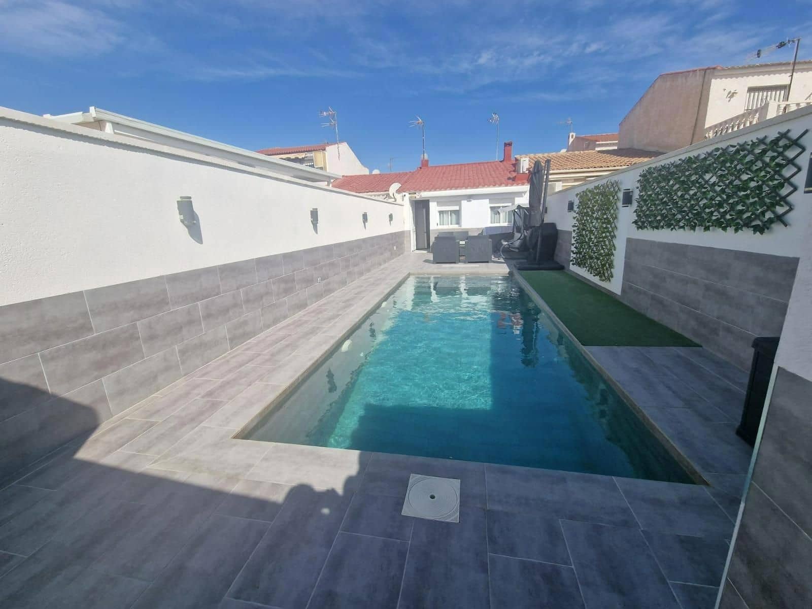 2 soverom Villa til salgs i Torrevieja med svømmebasseng - € 199 900 (Ref: 9268975)