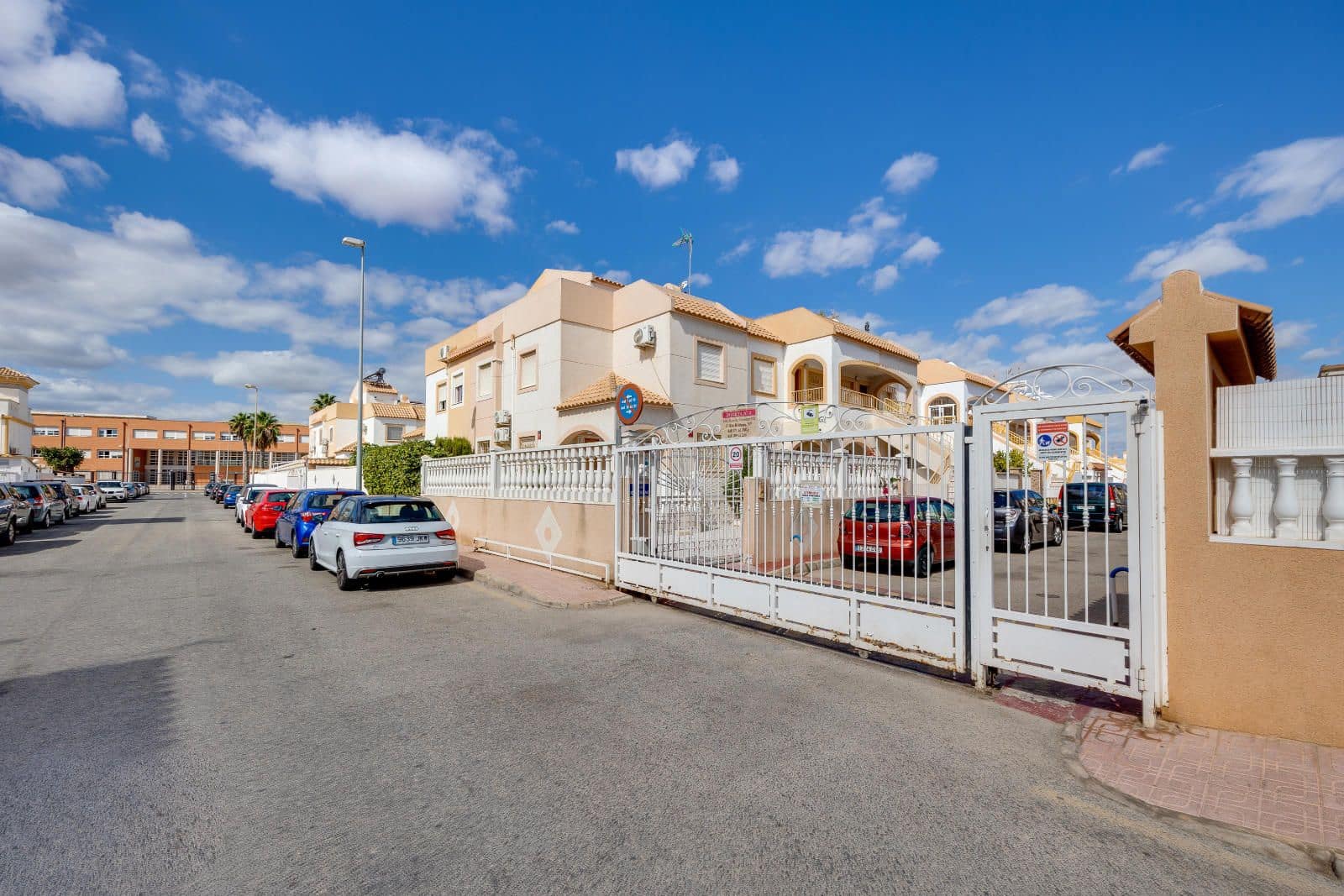 2 quarto Moradia para venda em Torrevieja com piscina - 148 000 € (Ref: 9269051)