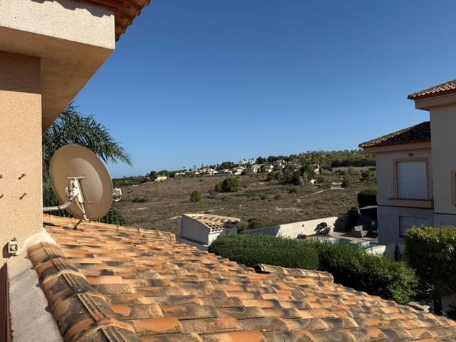 Willa na sprzedaż w San Miguel de Salinas z basenem garażem - 525 000 € (Ref: 9275281)