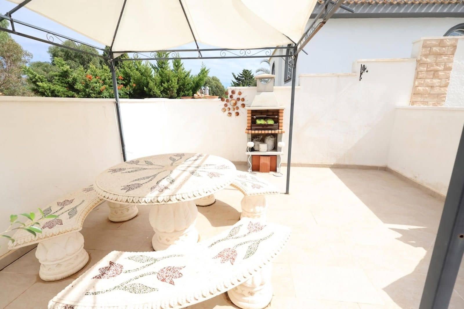 Chalet de 4 habitaciones en La Zenia en venta con piscina garaje - 560.000 € (Ref: 9279825)