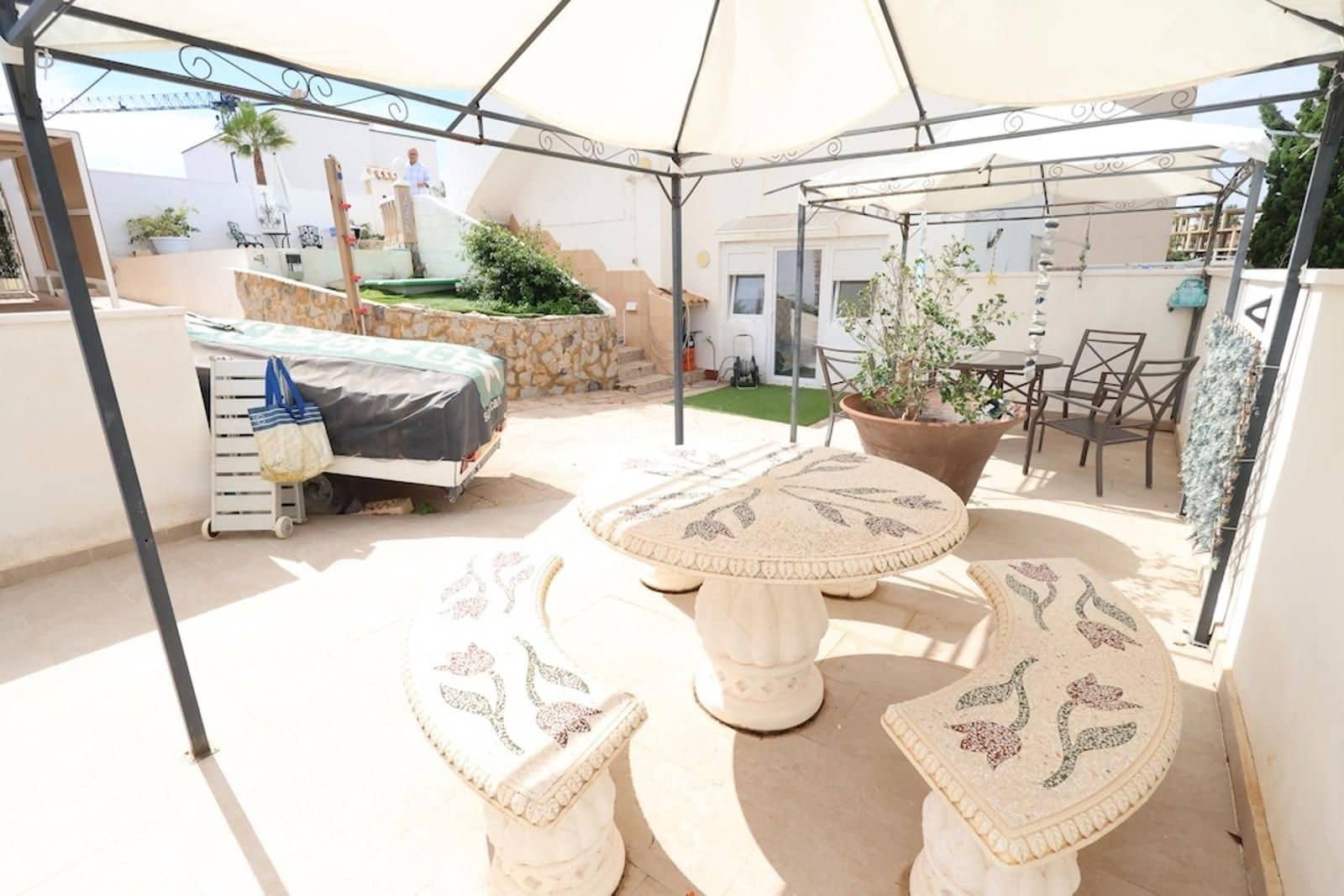 Chalet de 4 habitaciones en La Zenia en venta con piscina garaje - 560.000 € (Ref: 9279825)