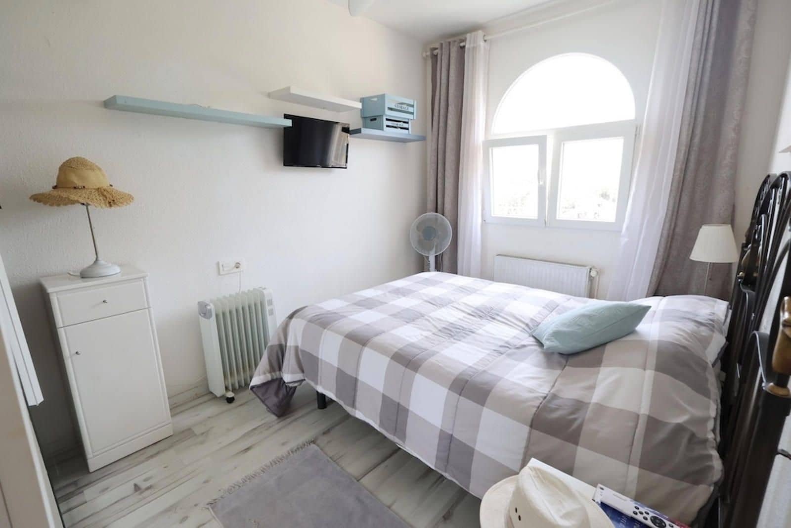 Chalet de 4 habitaciones en La Zenia en venta con piscina garaje - 560.000 € (Ref: 9279825)