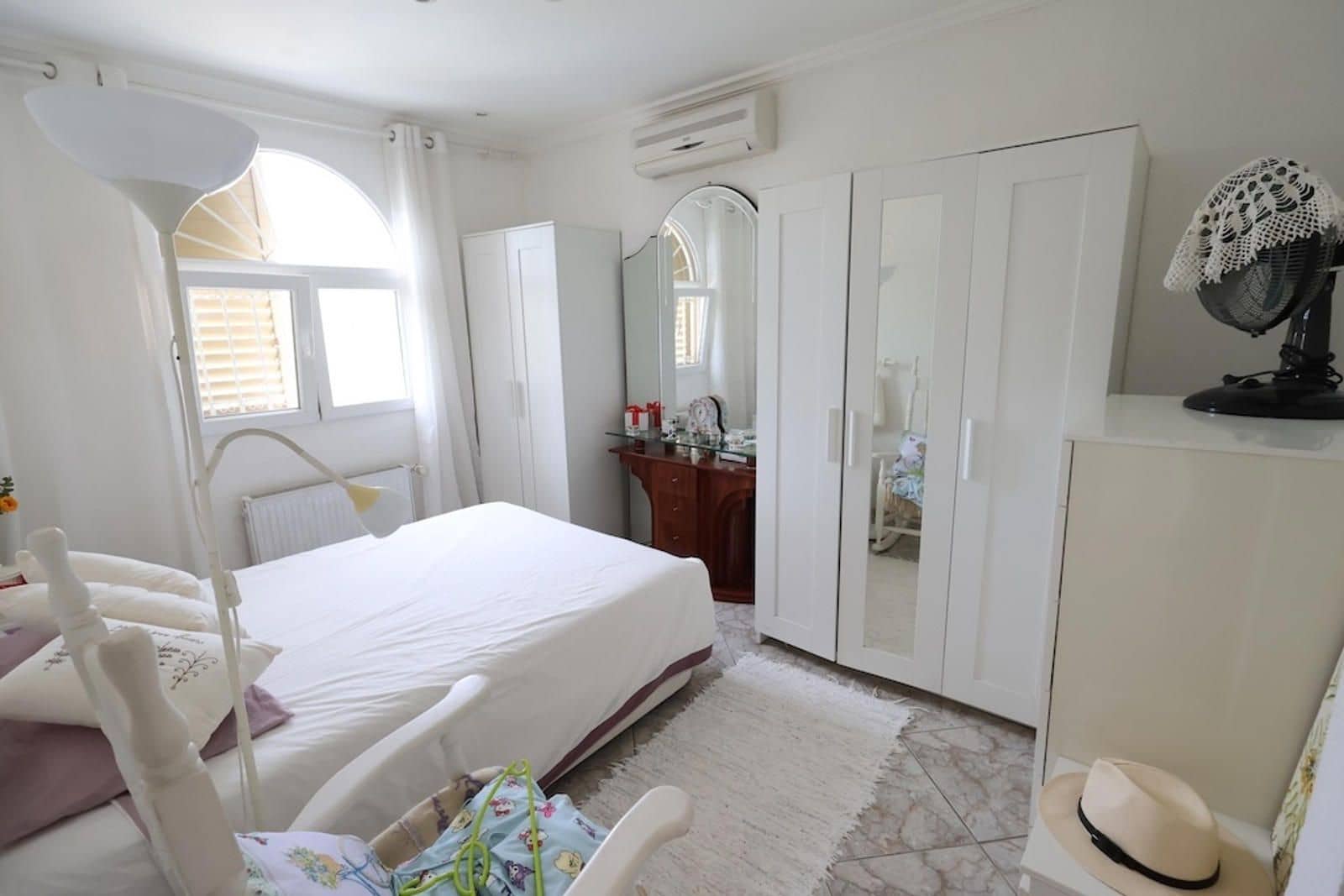 Chalet de 4 habitaciones en La Zenia en venta con piscina garaje - 560.000 € (Ref: 9279825)