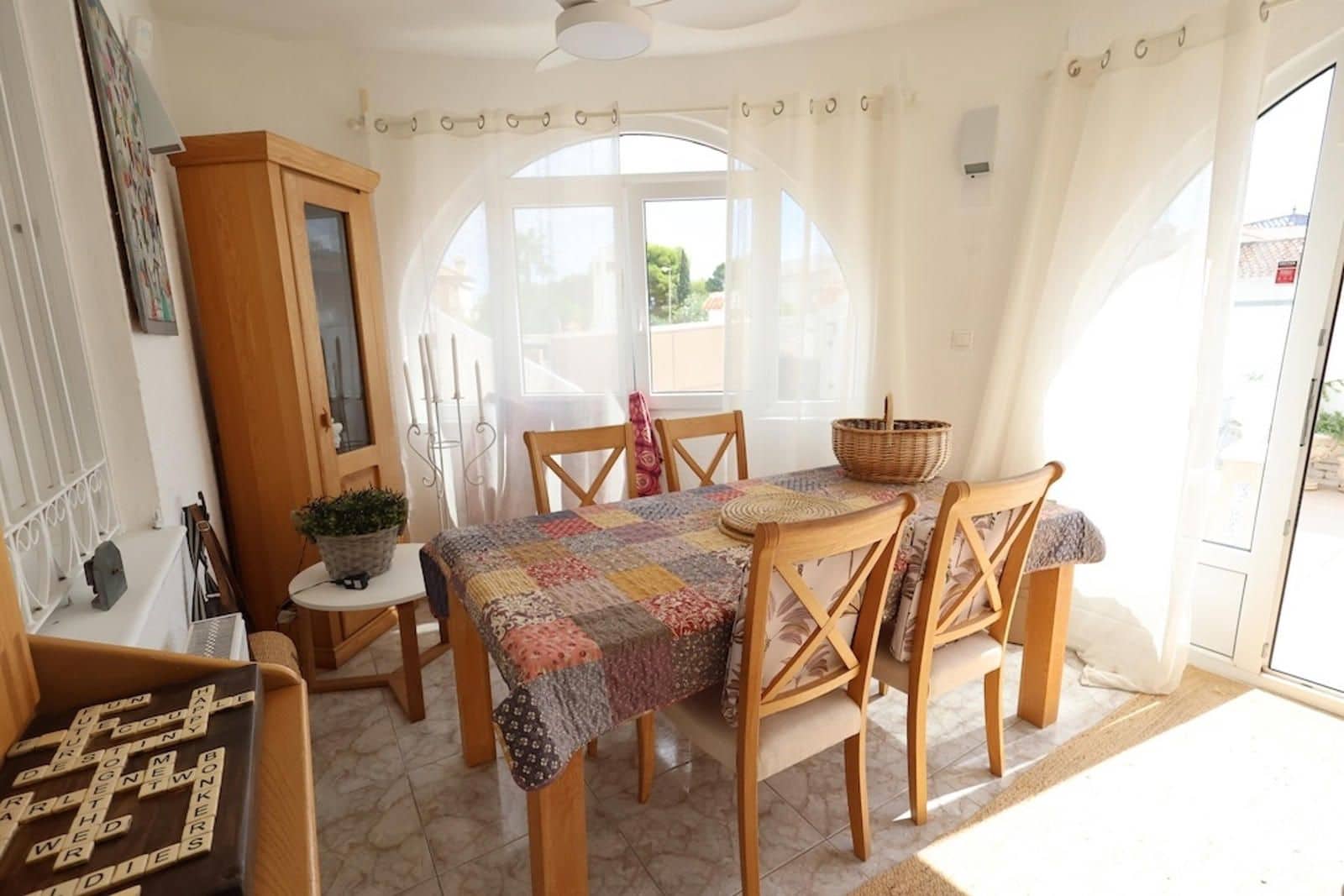 Chalet de 4 habitaciones en La Zenia en venta con piscina garaje - 560.000 € (Ref: 9279825)