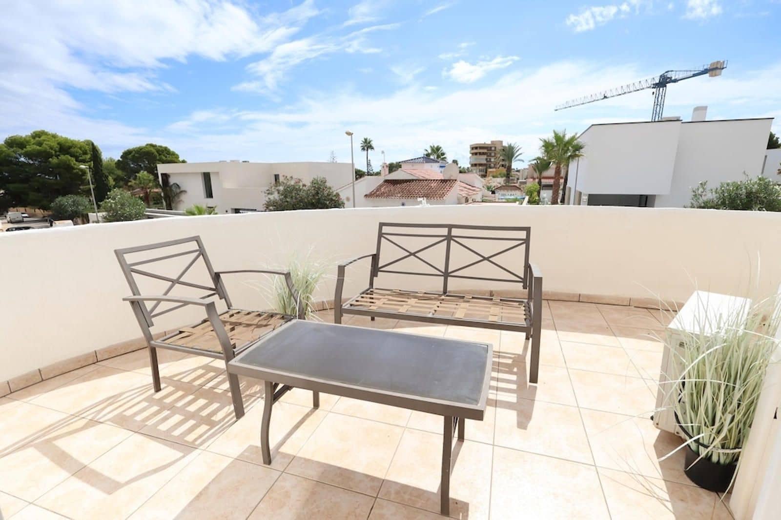 Chalet de 4 habitaciones en La Zenia en venta con piscina garaje - 560.000 € (Ref: 9279825)