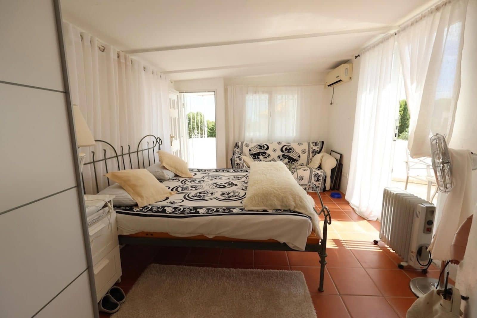 Chalet de 4 habitaciones en La Zenia en venta con piscina garaje - 560.000 € (Ref: 9279825)