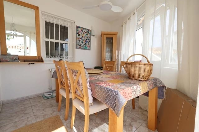 Chalet de 4 habitaciones en La Zenia, Orihuela en venta con piscina garaje - 560.000 € (Ref: 9279825)