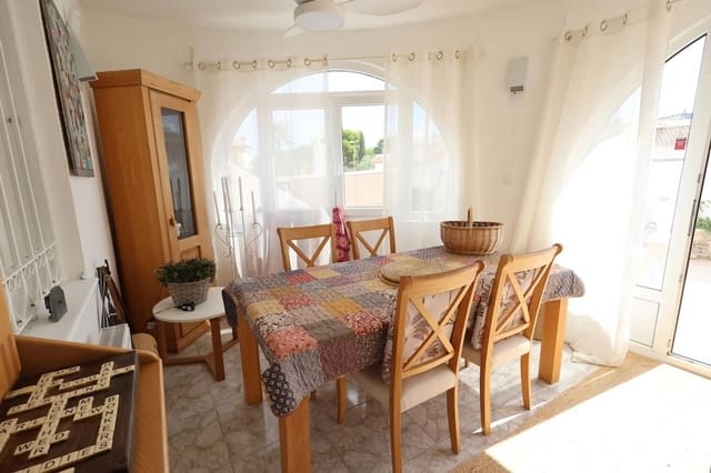 Chalet de 4 habitaciones en La Zenia, Orihuela en venta con piscina garaje - 560.000 € (Ref: 9279825)