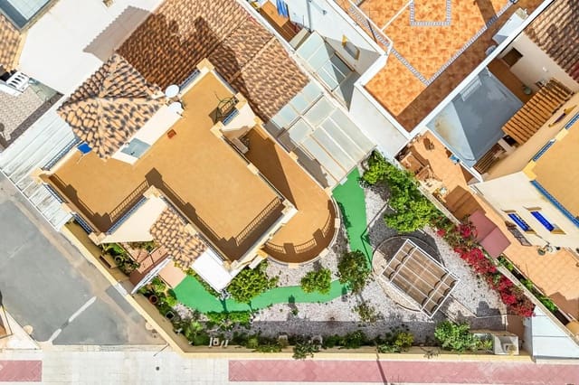 3 Zimmer Villa zu verkaufen in La Zenia, Orihuela mit Pool Garage - 299.000 € (Ref: 9295871)