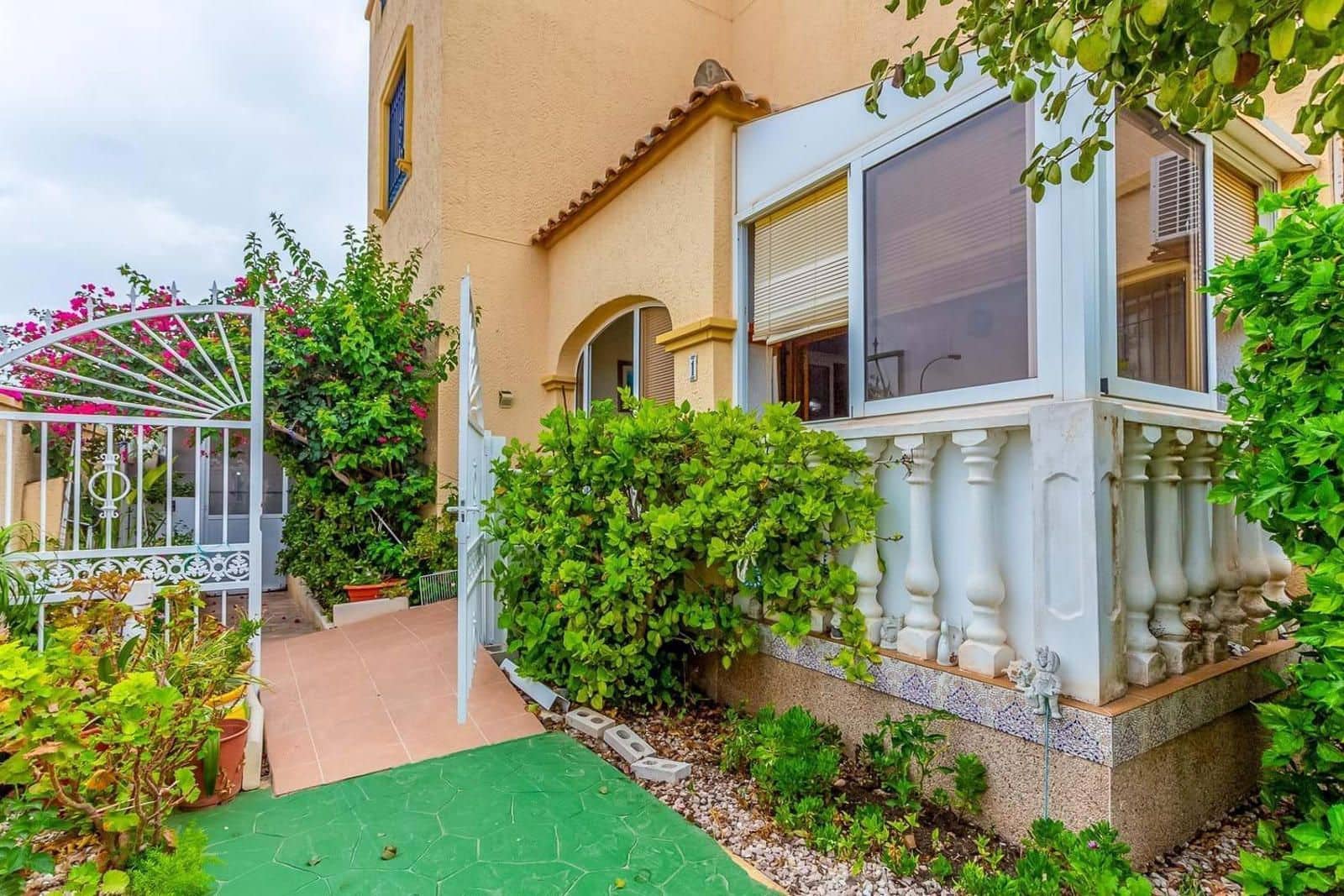 3 Zimmer Villa zu verkaufen in La Zenia mit Pool Garage - 299.000 € (Ref: 9295871)